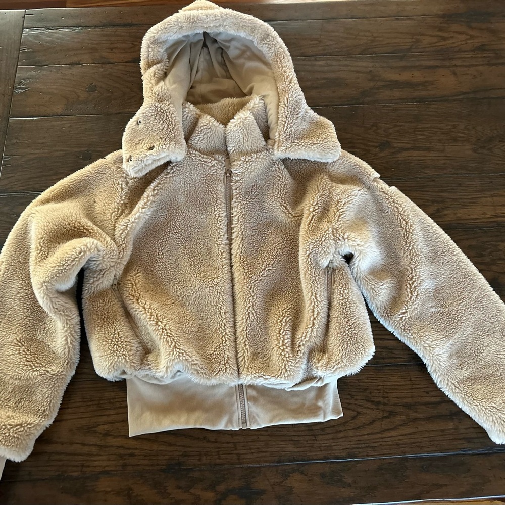 Alo Yoga Sherpa jacket
